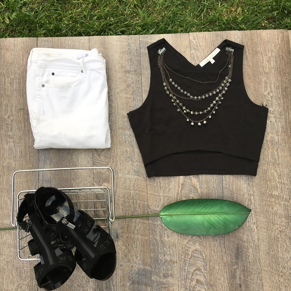 LOVERS + FRIENDS  CUTOUT CROP TOP - Picture 3 of 6